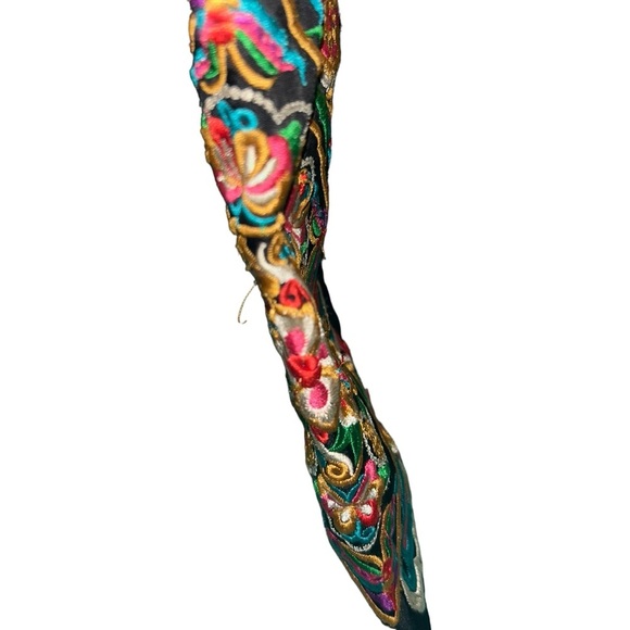 Black Colorful Clutch Wristlet Flower Embroidered Clutch - Picture 7 of 10